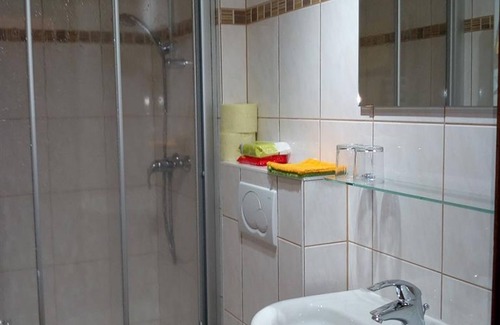 Sankt Oswald Apartment | Comfortable Doppel- Oder Dreibettzimmer at Alte Schule