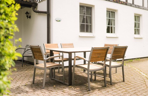 Niederberndorf House | Family-Friendly Doppelhaus - Dreifachhexe with Kitchen Access
