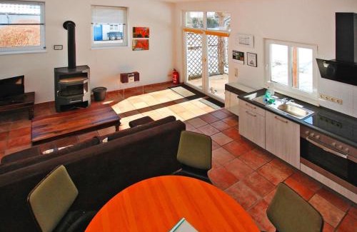 Muritz House | Cozy Semi-Detached House at Flacher See, Klocksin