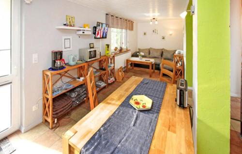 Mirow House | Family-Friendly Retreat at Doppelhaushälfte Mirow Starsow