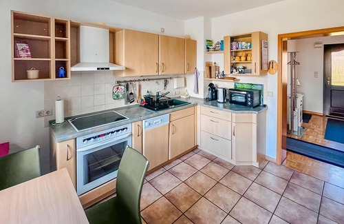 Muritz House | Inviting 3 Bedroom Retreat in Röbel/Müritz with Spa & Breakfast