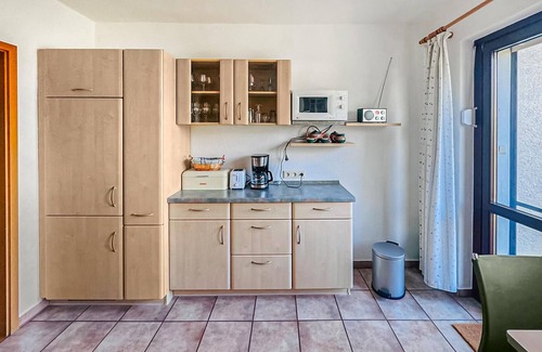 Muritz House | Inviting 3 Bedroom Retreat in Röbel/Müritz with Spa & Breakfast