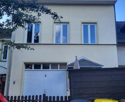 Becheln Apartment | Idyllic Doppelhaushälfte im Grünen: Pet & Child Friendly
