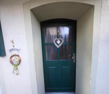 Becheln Apartment | Idyllic Doppelhaushälfte im Grünen: Pet & Child Friendly
