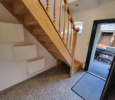 Becheln Apartment | Idyllic Doppelhaushälfte im Grünen: Pet & Child Friendly