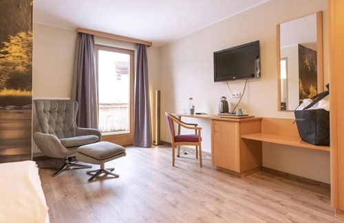 Achenkirch Apartment | Relaxing Balcony Room at S'acherl with Spa & Breakfast