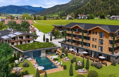Achenkirch Apartment | Relaxing Balcony Room at S'acherl with Spa & Breakfast