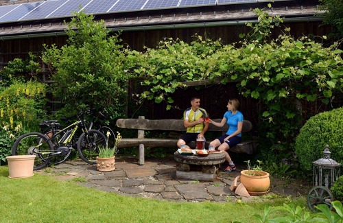 Falkenburg Apartment | Family-Friendly Getaway at Doppelzimmer "grimmingliab"