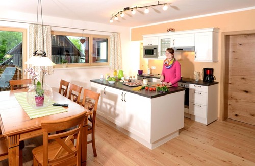 Falkenburg Apartment | Relaxing Family Getaway in Doppelzimmer "Lindentraum"
