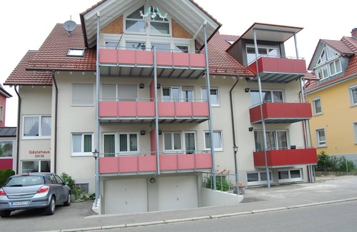 Radolfzell am Bodensee Apartment | Comfortable Doppelzimmer for 2 with Breakfast & Pet Friendly