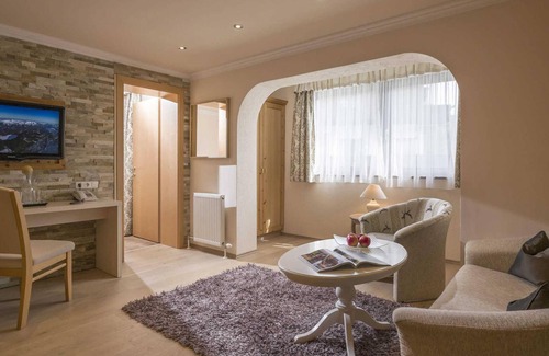 Pertisau Cottage | Cozy Room with Balcony & Ocean View at Café-pension Erika