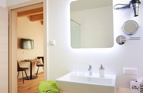 Tieschen Apartment | Cozy Doppelzimmer Brodlsulz with Terrace - Gästehaus Lipp'n Sepp