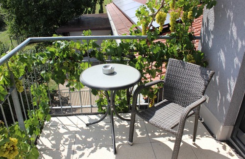 Lehrensteinsfeld Apartment | Comfortable Doppelzimmer at Gästehaus Zum Wolffenturm