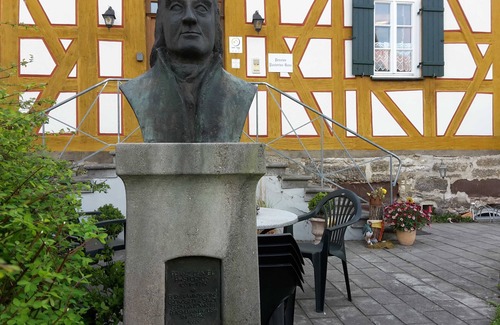 Bad Windsheim Cottage | Cozy Doppelzimmer at Pension Pastoriushaus: Pet-Friendly Stay