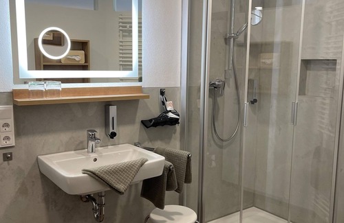 Traben-Trarbach Cottage | Cozy Doppelzimmer 10 at Gäste- und Weinhaus Schatzgarten