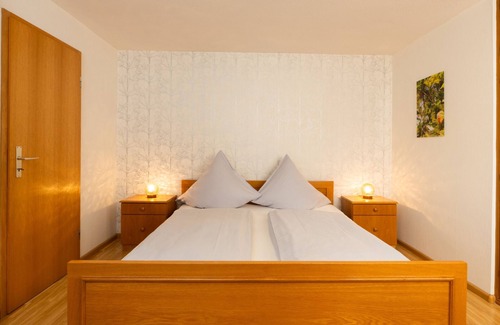 Bad Bellingen Apartment | Cozy Doppelzimmer 3 - Chardonnay with Breakfast Included