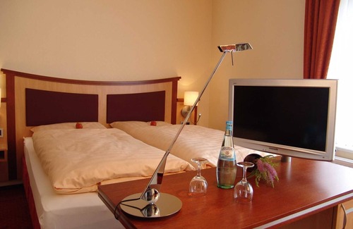 Nordkehdingen House | Comfortable Doppelzimmer 3 at Witt's Gasthof zur Post