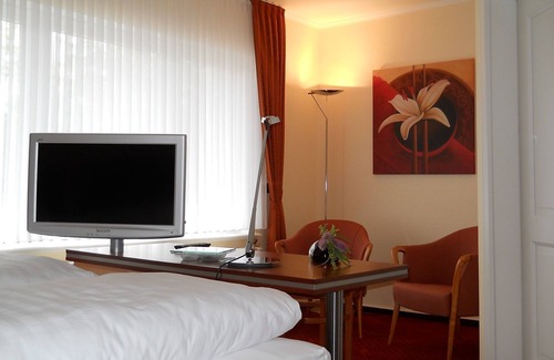 Nordkehdingen House | Comfortable Doppelzimmer 3 at Witt's Gasthof zur Post
