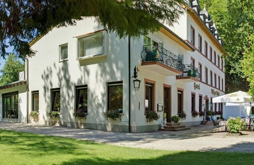 Bad Bergzabern House | Cozy Doppelzimmer Basic at Hotel Pfälzer Wald with Breakfast