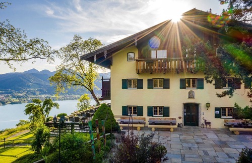 Tegernsee House | Cozy Doppelzimmer Berghaus at Der Westerhof in Tegernsee