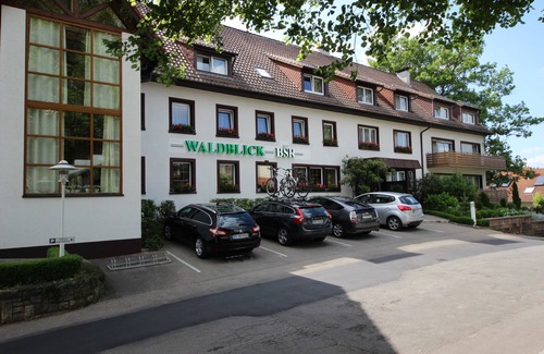 Donaueschingen Apartment | Modern Doppelzimmer Comfort with Balcony & Spa Amenities