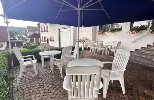Donaueschingen Apartment | Modern Doppelzimmer Comfort with Balcony & Spa Amenities