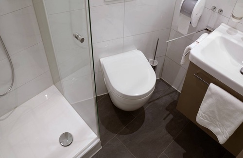 Oberreitnau Apartment | Cozy Doppelzimmer with Spa Access & Breakfast Included