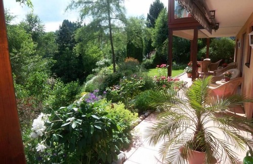 Schonach im Schwarzwald Apartment | Cozy Room with Private Balcony and Breakfast Included
