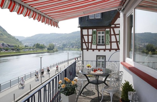 Cochem House | Comfortable Room with Mosel View at Hotel Karl Noss