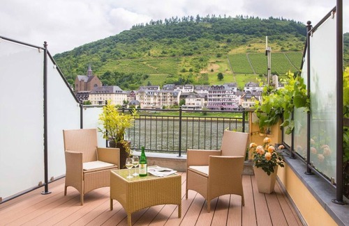 Cochem House | Comfortable Room with Mosel View at Hotel Karl Noss