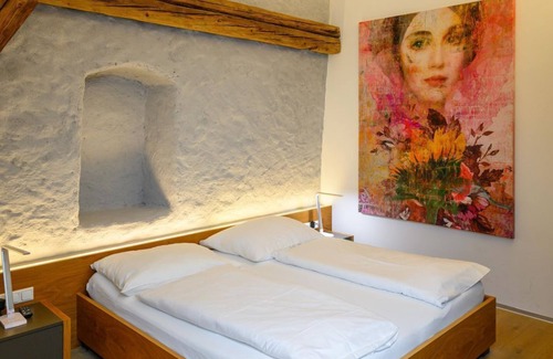 Enns House | Comfortable Doppelzimmer in Appartement-hotel GH Zum Goldenen Schiff
