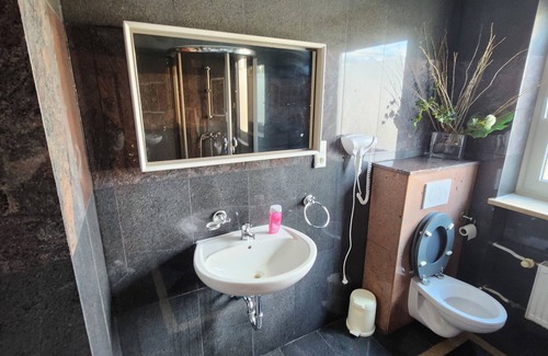 Sudstadt Apartment | Cozy Double Room for 2 Guests in Nürnberg with Great Amenities