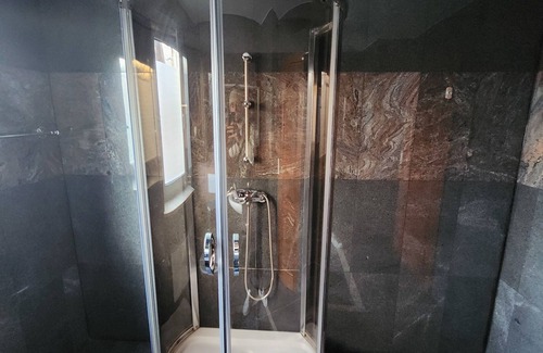 Sudstadt Apartment | Cozy Double Room for 2 Guests in Nürnberg with Great Amenities