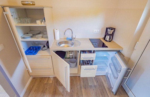 Muritz Apartment | Cozy Double Room for 2 Guests with Kitchen in Waren