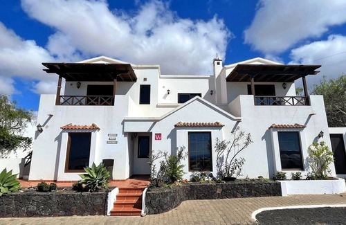 Tinajo Apartment | Cozy Double Room for Two with Ocean View in Tinajo
