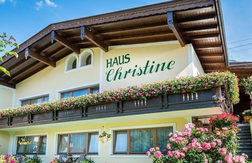 Jenbach Cottage | Cozy Doppelzimmer at Haus Christine - Family Friendly Stay