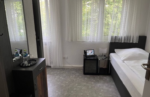 Ludwigsburg-Sud Bed & Breakfast | Cozy Doppelzimmer at Hotel Cocco Bello with Family Amenities