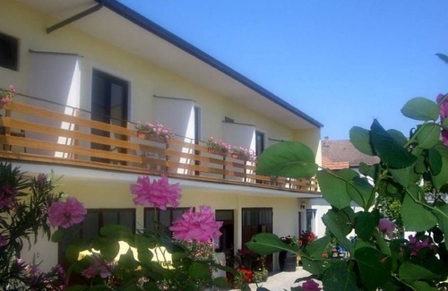Morbisch am See Bed & Breakfast | Convenient Double Room with Kitchen at Gästehaus Elfriede