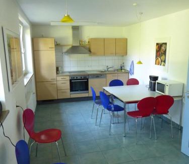 Tuebingen House | Inviting Doppelzimmer mit Albblick - Family-Friendly Stay
