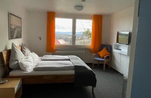 Tuebingen House | Inviting Doppelzimmer mit Albblick - Family-Friendly Stay
