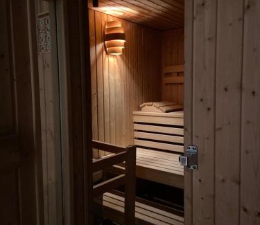 Simmersfeld Apartment | Cozy Room with Bath & Balcony, Rated 9/10 by Guests