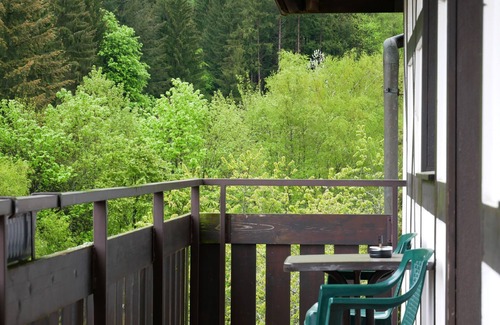 Seebach Apartment | Cozy Doppelzimmer mit Balkon für 2 Personen, Ideal für Familien