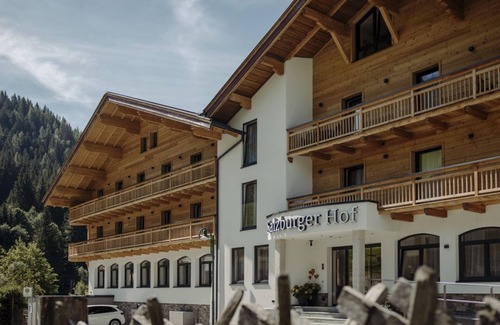 Dienten am Hochkoenig House | Comfortable Doppelzimmer with Pool & Spa at Hotel Salzburger Hof