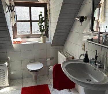 Fischbach House | Comfortable Double Room with Shared Bathroom in Nürnberg