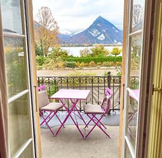 Darligen House | Cozy Room with Terrace and Pool Access for Your Getaway