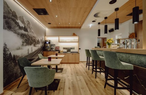 Dienten am Hochkoenig House | Comfortable Doppelzimmer with Spa and Pool at Salzburger Hof