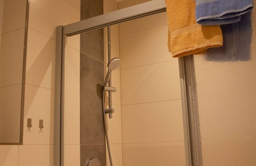 Illmensee Apartment | Modern Double Room with Breakfast for Two Guests