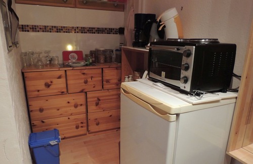 Oberaula Apartment | Cozy Doppelzimmer Nr. 1 with Pool & Spa Access