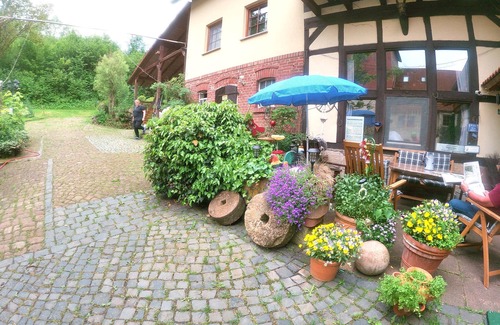 Oberaula Apartment | Cozy Doppelzimmer Nr. 1 with Pool & Spa Access