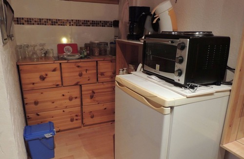 Oberaula Apartment | Relaxing Double Room with Sofa, Shared Facilities Await